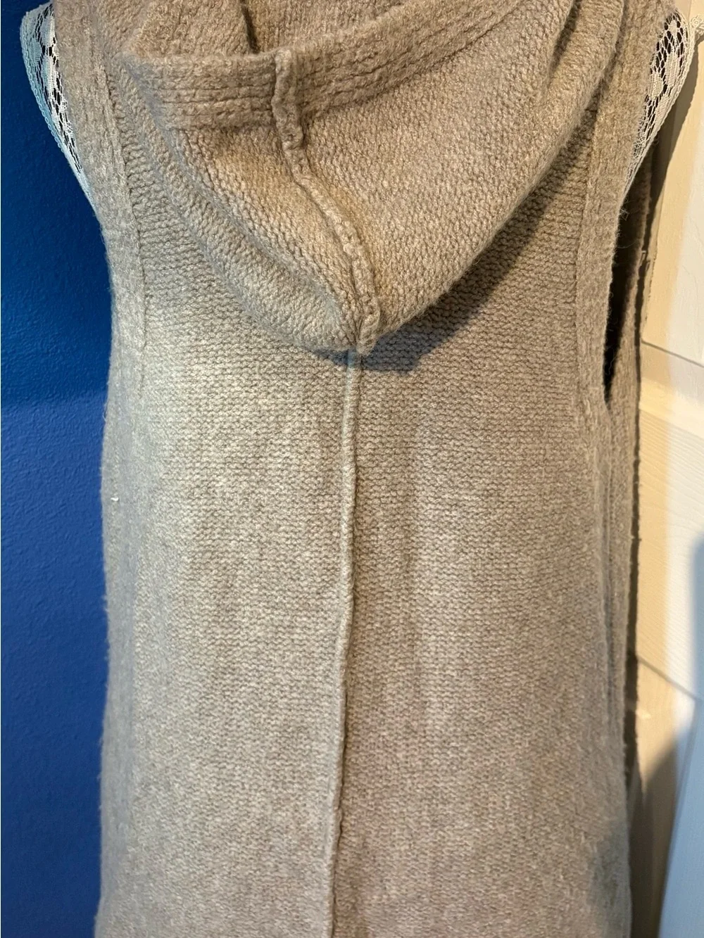Tahari Light Gray Tan Hooded Sleeveless Knit Cardigan Vest